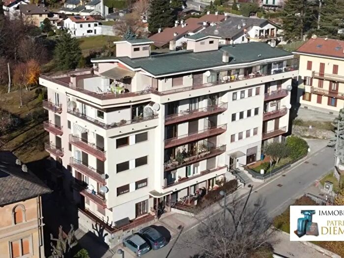 Appartamento con 5 locali in vendita in Via Conti di Challand, Saint Vincent