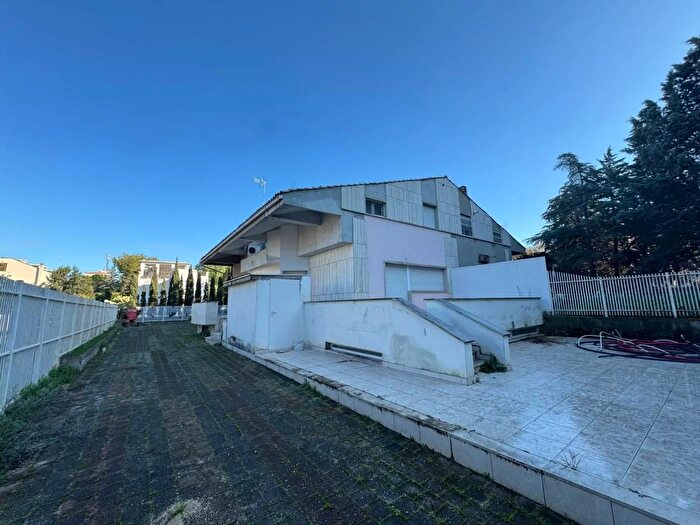 Casa con 6 locali in vendita in Via Domenico Fioritto, Foggia