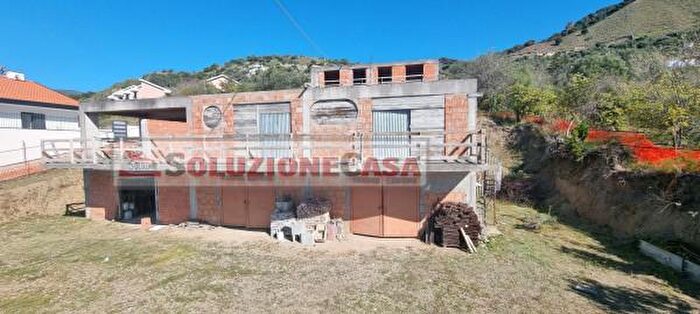 Casa quadrilocale in vendita in Via Grotte, Furci Siculo