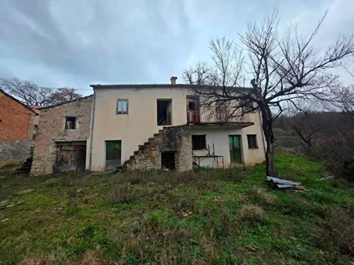 Casa con 5 locali in vendita in Vallegravia, Macchiagodena