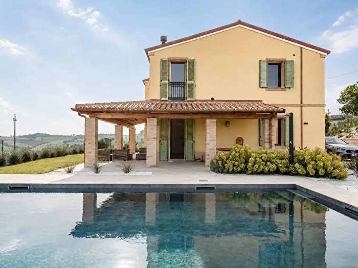 Casa con 5 locali in vendita in Contrada Fonte, Montelupone