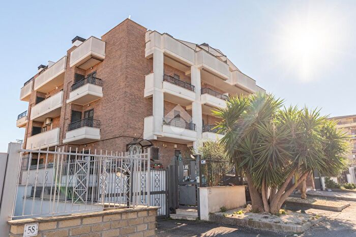 Appartamento con 5 locali in vendita in Via Borghesiana, Roma