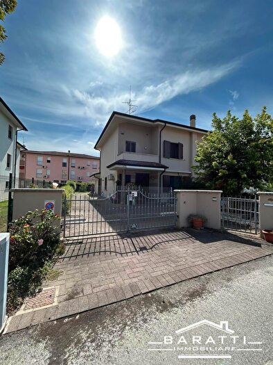 Casa con 8 locali in vendita in Gonzaga