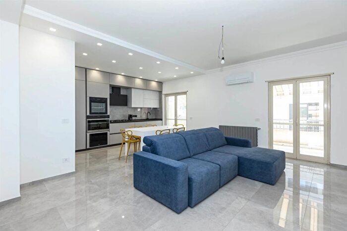 Appartamento trilocale in vendita in Via Caio Duilio, Furci Siculo