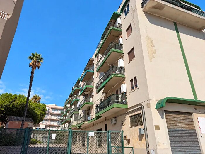 Appartamento quadrilocale in vendita in Via dei Servi di Maria, Siracusa