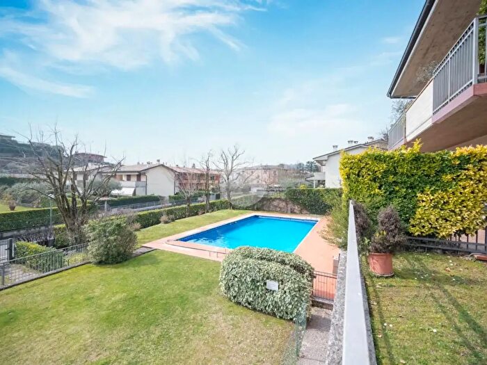 Appartamento trilocale in vendita in Via Turona, Costermano