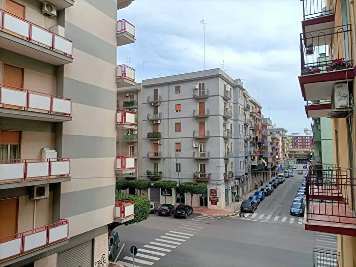 Appartamento con 6 locali in vendita in Via Toscana, Taranto