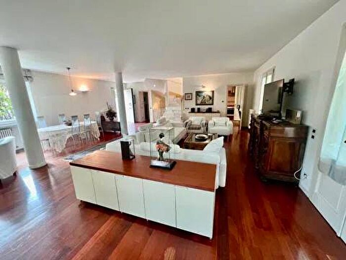 Casa con 6 locali in affitto in Via Lorenzo Dei Medici, Vittoria Apuana, Forte dei Marmi