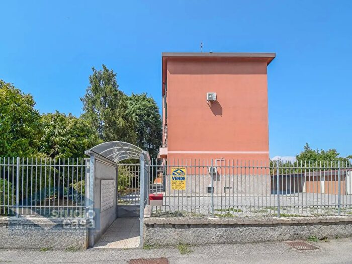 Appartamento trilocale in vendita in Via San Colombano C, Lodi