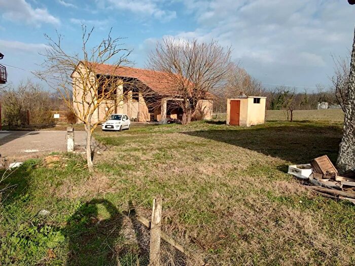 Casa con 10 locali in vendita in Casalnoceto