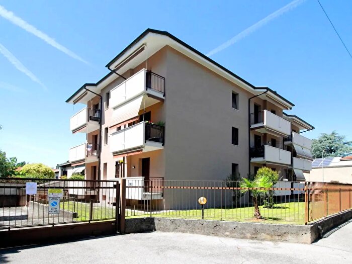 Appartamento trilocale in vendita in Via Puccini, Villasanta