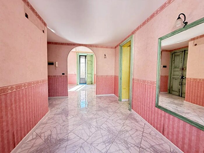 Appartamento con 5 locali in vendita in Via Luigi Capuana, Catania