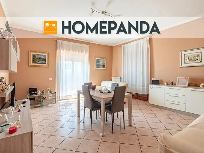 Appartamento trilocale in vendita in Via Casamassima, Roma