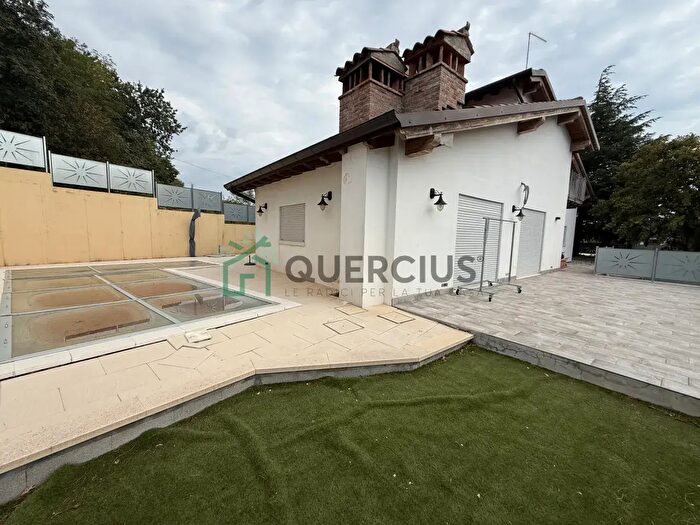 Casa quadrilocale in vendita in Via La Fenice, Ronca