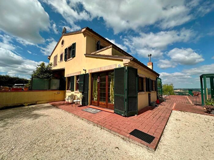 Casa con 7 locali in vendita in Indirizzo Viale Indipendenza, Macerata