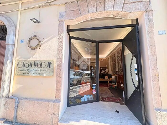 Appartamento monolocale in vendita in Locale Commerciale Via Corso Italia, Fondi