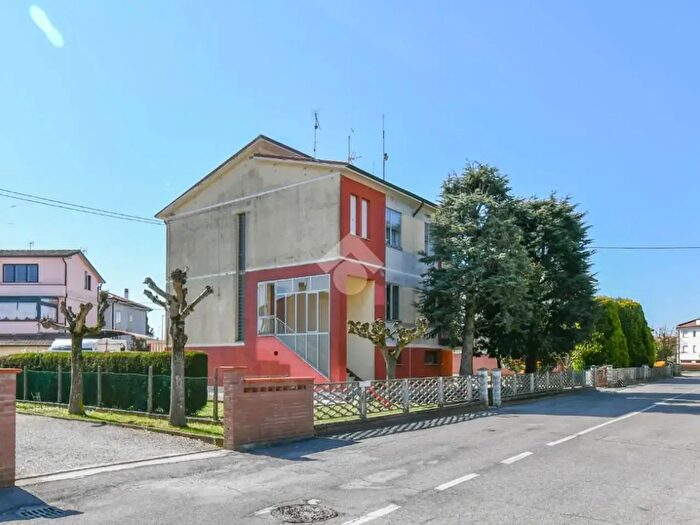 Appartamento quadrilocale in vendita in Via Ferdinando Santi, Poggio Renatico