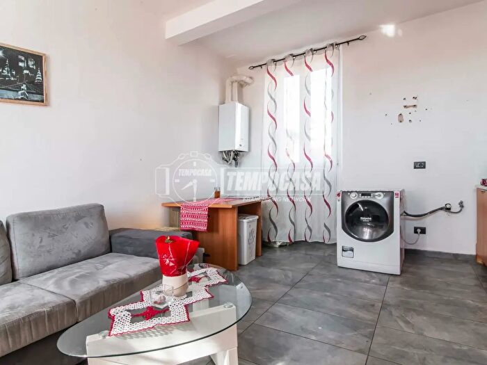 Appartamento bilocale in vendita in Via Roncoroni, Lurate Caccivio