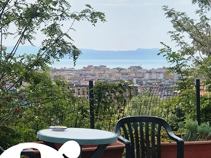 Appartamento quadrilocale in affitto in Via Camaldolilli, Napoli