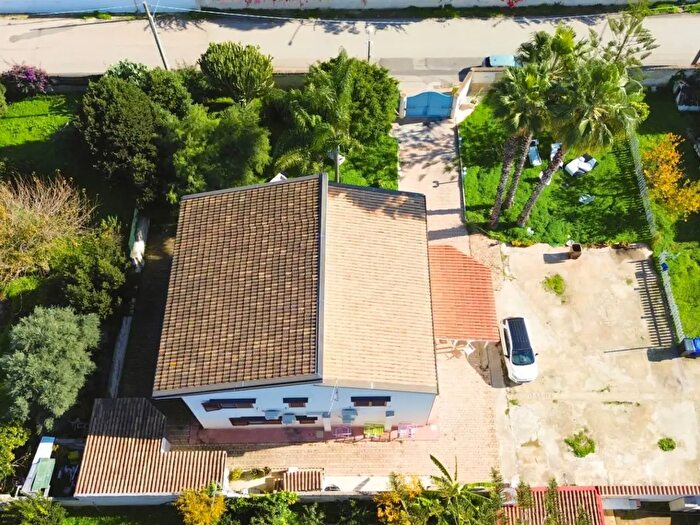 Casa con 11 locali in vendita in Traversa Renella, Siracusa