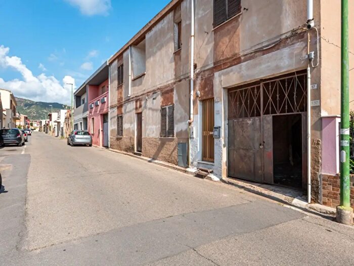 Appartamento trilocale in vendita in Via Alfonso Lamarmora, Capoterra