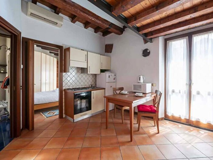 Appartamento trilocale in affitto in Via Lodovico Muratori, Porta Romana Medaglie dOro, Milano