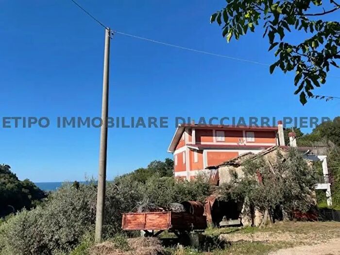 Casa con 12 locali in vendita in Via S Andrea, Cupra Marittima