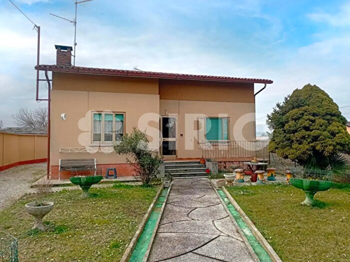 Casa trilocale in vendita in Via Codroipo, Castions Di Strada