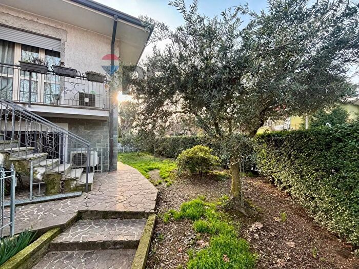 Casa con 7 locali in vendita in Parabiago
