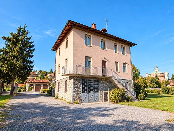 Casa con 6 locali in vendita in Via Statale, Centro, Vicoforte