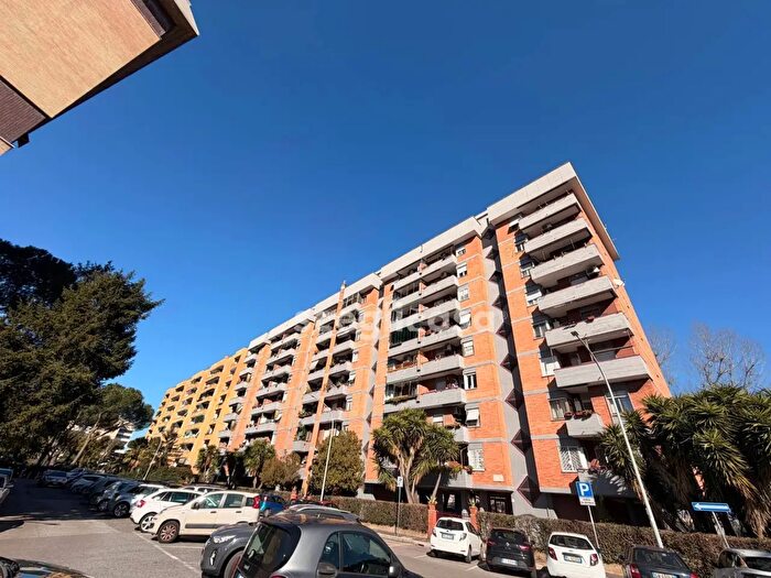 Appartamento trilocale in vendita in Piazza Salvatore Galgano, Roma