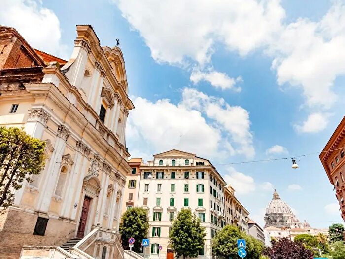 Appartamento trilocale in vendita in Via Nicolò III, Roma