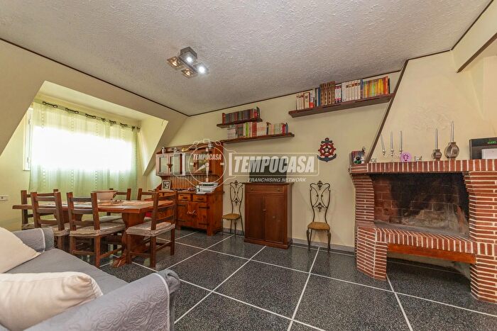 Appartamento bilocale in vendita in Via Attio Labeone, Roma