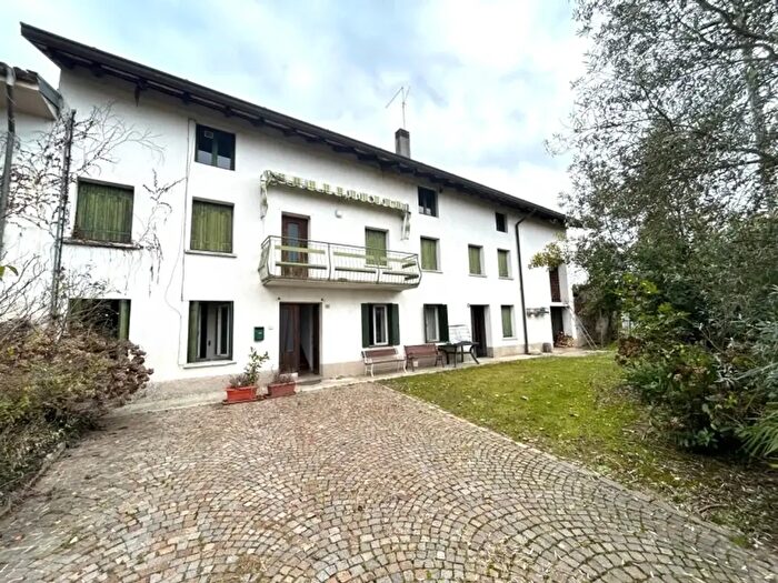 Casa con 7 locali in vendita in Via Mattioni, Cassacco