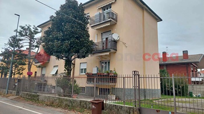 Appartamento trilocale in vendita in Via Resegone, Canegrate