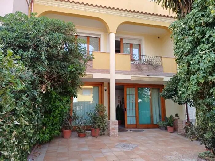 Casa con 6 locali in vendita in Via C Dettori, Elmas