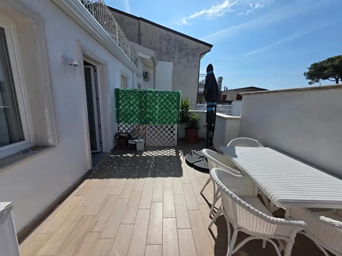 Casa con 9 locali in vendita in Viareggio