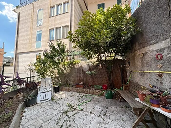 Appartamento quadrilocale in vendita in Via Benvenuto Cellini, Genova