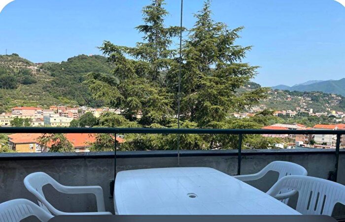 Casa quadrilocale in affitto in Viale Costa dei Landò, San Salvatore, Cogorno