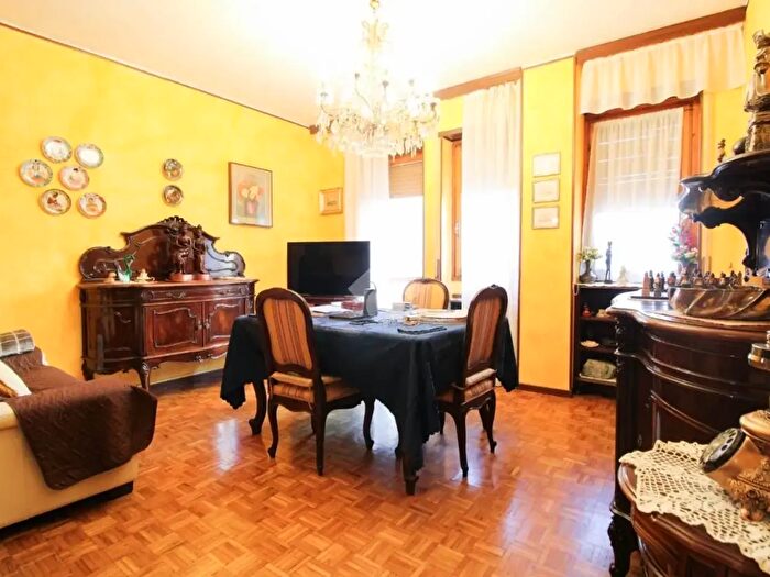Appartamento trilocale in vendita in Via del Tago, Milano