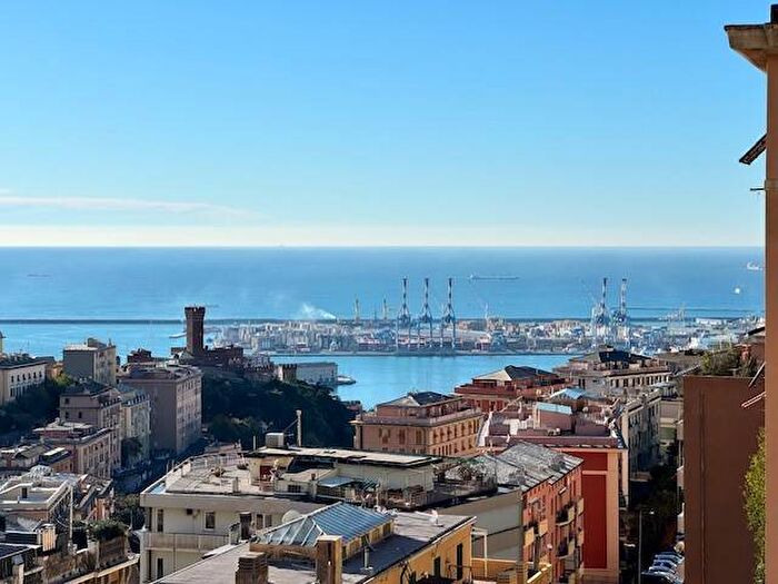 Appartamento trilocale in affitto in Via Pietro Paleocapa, Castelletto, Genova