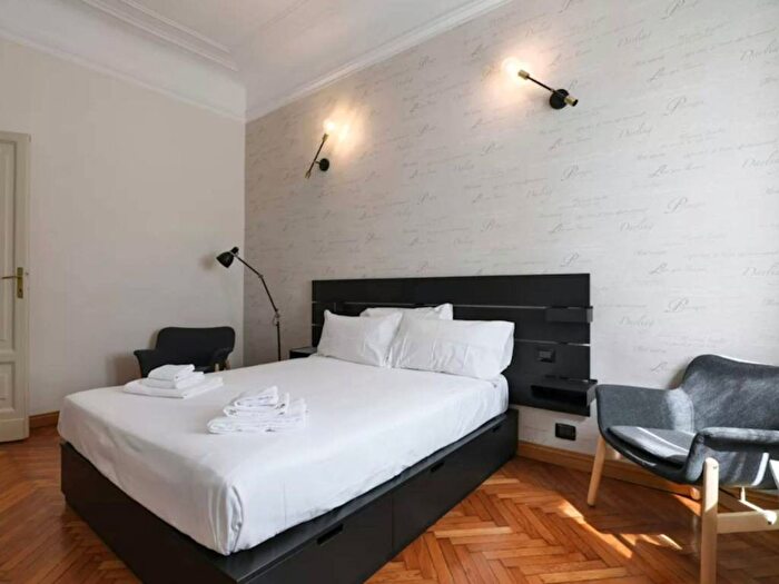 Appartamento trilocale in affitto in Corso di Porta Romana, Quadronno Crocetta, Milano