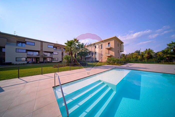 Appartamento quadrilocale in vendita in Via Giovanni Palatucci c, Desenzano Del Garda