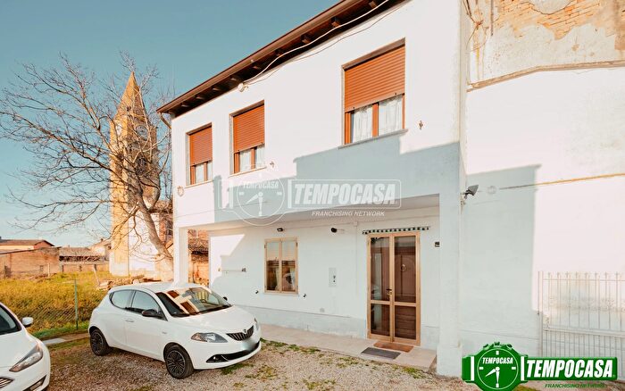 Casa quadrilocale in vendita in Via Antonio Zelaschi, Voghera