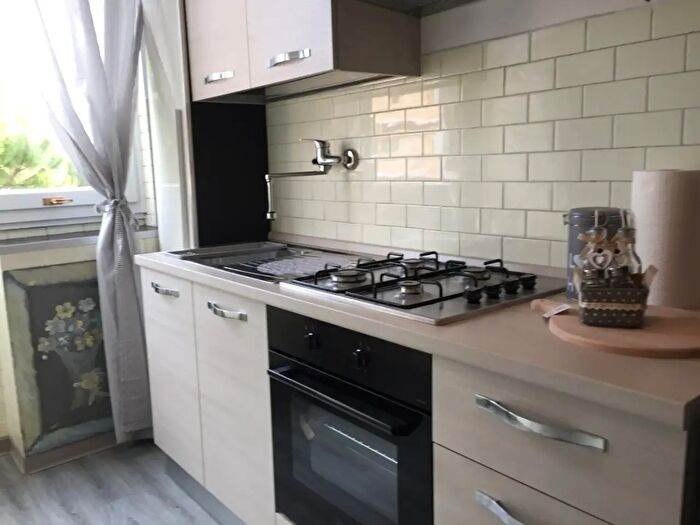 Appartamento trilocale in affitto in Via Lari a, Roma