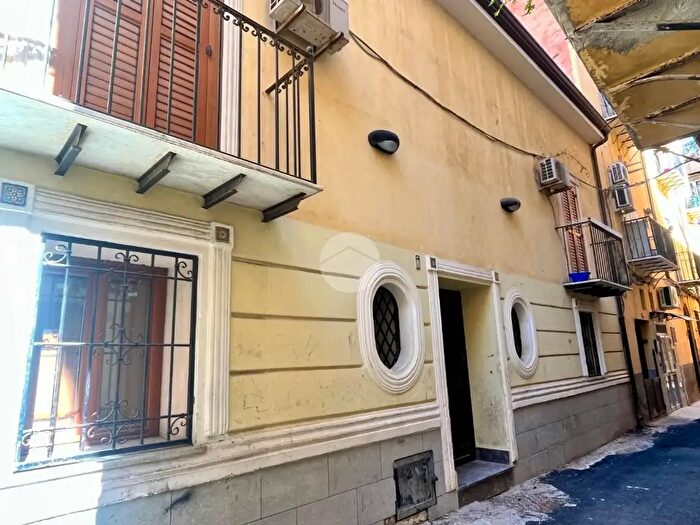 Appartamento bilocale in vendita in Vicolo Forno ai Maestri dAcqua, Palermo