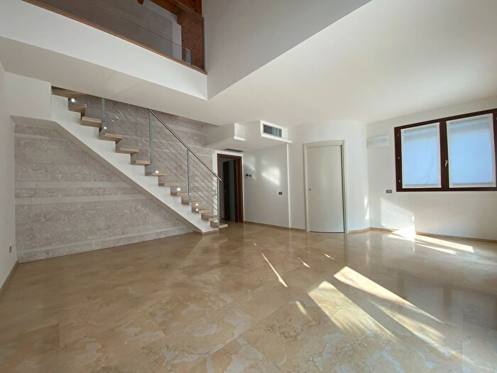 Appartamento quadrilocale in vendita in Via Guglielmo Marconi, Treviolo