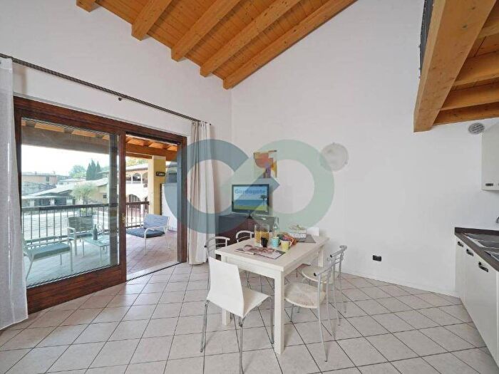 Appartamento trilocale in affitto in Piazza Silvia, Pieve Vecchia Villaggio Sanghen, Manerba del Garda