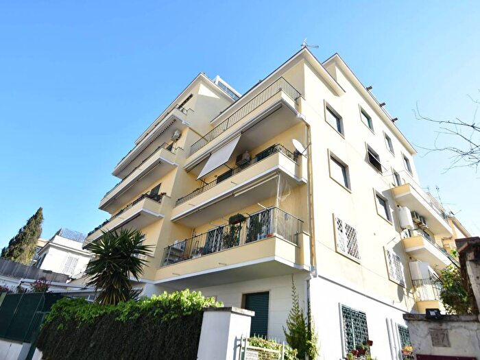 Appartamento trilocale in affitto in Via Cino da Pistoia, Monteverde Vecchio, Roma
