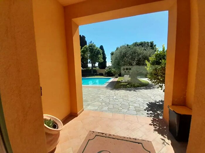 Casa con 10 locali in vendita in Strada Pisciarelle, Civitanova Marche